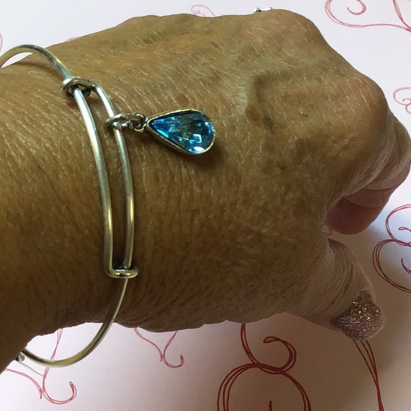 Alex & Ani Living water teardrop bracelet NWT been kept in plastic pretty - Picture 6 of 7